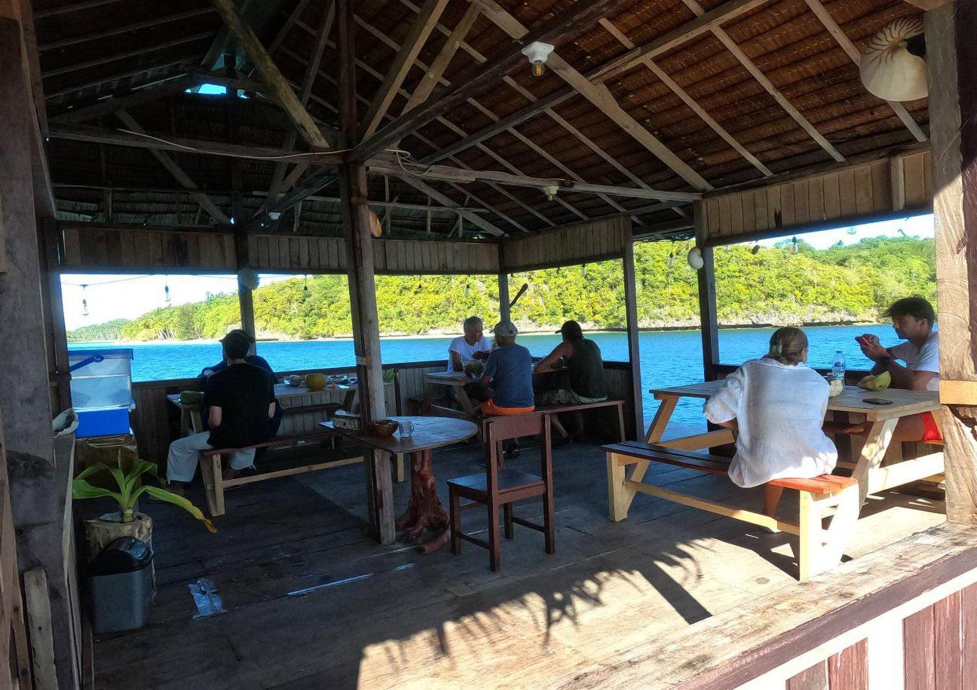 Meos Ambower Homestay Raja Ampat Fam Εξωτερικό φωτογραφία